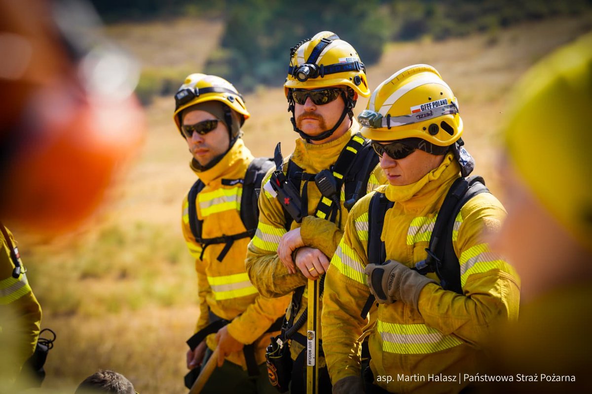 KGPSP's tweet photo. 🇵🇱🔥🇪🇸 Nasi strażacy z modułu GFFF Poland dotarli w rejon miejscowości Huesca-Jaca. 
👨‍🚒Po odprawie z miejscowym sztabem przemieścili się do wyznaczonego miejsca, z którego wejdą na teren pożaru. 
Życzymy powodzenia i wytrwałości w realizacji zadań!✊

#GFFF #GFFFPoland #INFOCAM https://t.co/KjRxKnZlZc