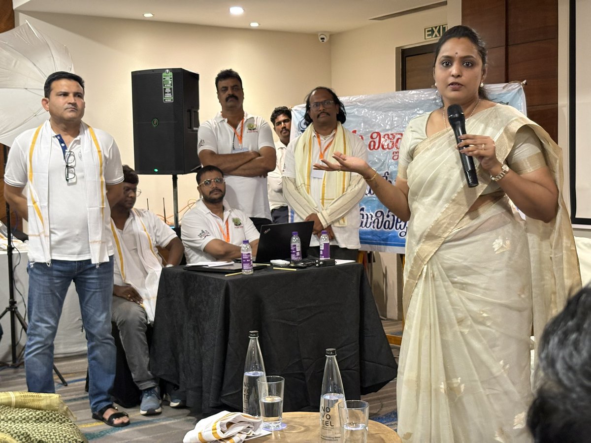 sifchandigarh's tweet photo. Hon’ble Judges at our #16thSIFNationalMeet spoke on the importance of mediation, breaking the silence on men’s issues, and making every effort to save families. 
They patiently heard and answered questions from MRAs. A powerful, insightful and meaningful session! 🙏
#MensRightsIndiaMeet 
#MensRights