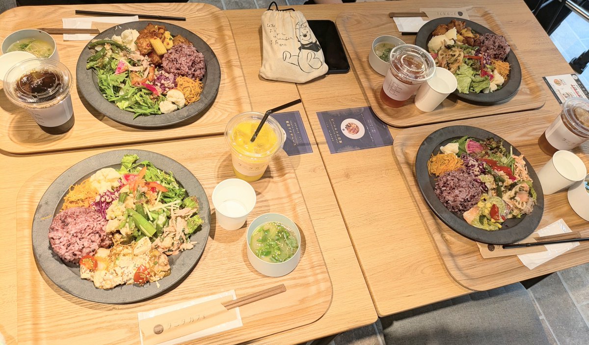 KEYCREW_Inc's tweet photo. 先日の本社女子ランチ会🍽️✨
みんなでランチを囲みながら、ゆっくりお話しできました☺️💕
彩り豊かなプレートで、お腹も大満足!
こういう時間も大切ですね🌿
#KEYCREW #ランチ会 #社内交流 https://t.co/EMyRy5v5Bu