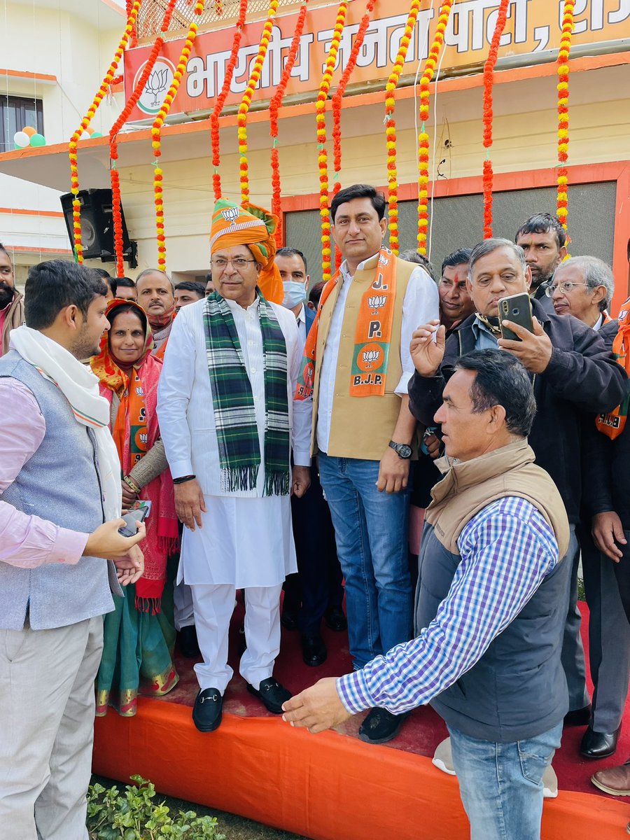RajendraBurdak_'s tweet photo. हमारे राजस्थान से पूर्व मुख्यमंत्री श्रीमती वसुंधरा राज्य जी को भारतीय जनता पार्टी की राष्ट्रीय उपाध्यक्ष तथा राज्यसभा सांसद श्री सतीश जी पूनियाँ को राष्ट्रीय महामंत्री पद की जिम्मेदारी सौंपे जाने पर हार्दिक बधाई एवं शुभकामनाएँ। 
आप दोनों के नेतृत्व, अनुभव और पार्टी के प्रति समर्पण से संगठन और मजबूत होगा। आपके सफल कार्यकाल की कामना करते हुए, आपके उज्ज्वल भविष्य की मंगलकामनाएँ करता हूँ।🙏
@VasundharaBJP @DrSatishPoonia