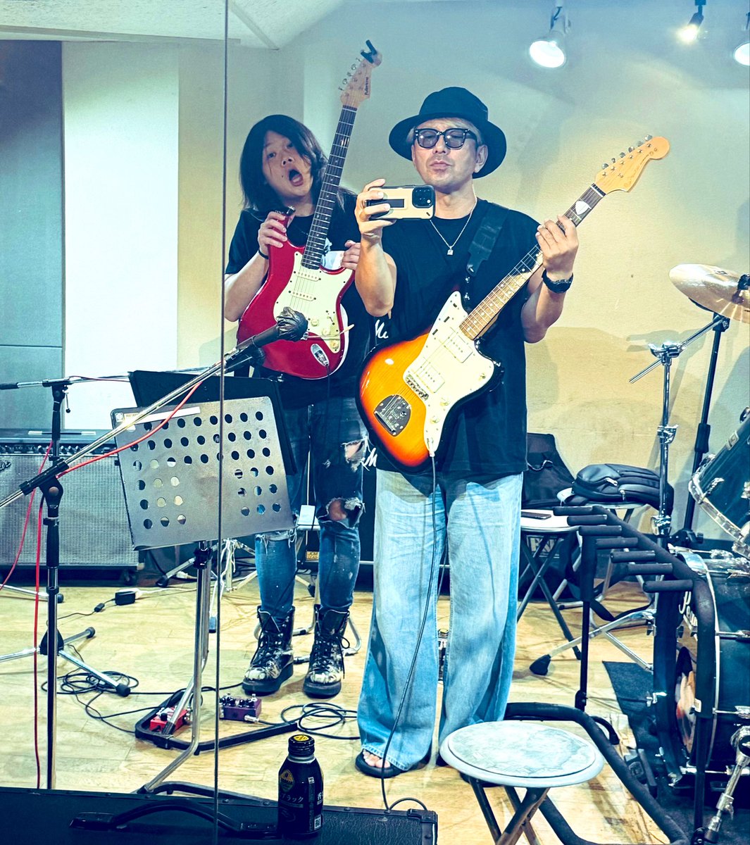 okachin_dr's tweet photo. 本日リハーサルでした🎤

ギターも新しくなりました

そして相棒としてケイスケがギター弾いてくれます🎸

緊張してきた…

マジよろしくお願いします

2026.9.4(金) 上野音横丁
「贈る言葉〜第13話〜」

【TIGET】
https://t.co/T3gc3jXniY

【配信】¥3,500
https://t.co/C9iO645Pq9… https://t.co/6ymZX0OvoC