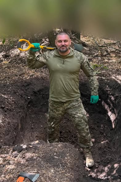 gozefinagold's tweet photo. Володимир Золкін мобілізувався до ЗСУ — він вже пройшов БЗВП і служить у протитанковому батальйоні оператором взводу радіоелектронної розвідки. https://t.co/uS1xoerRFA