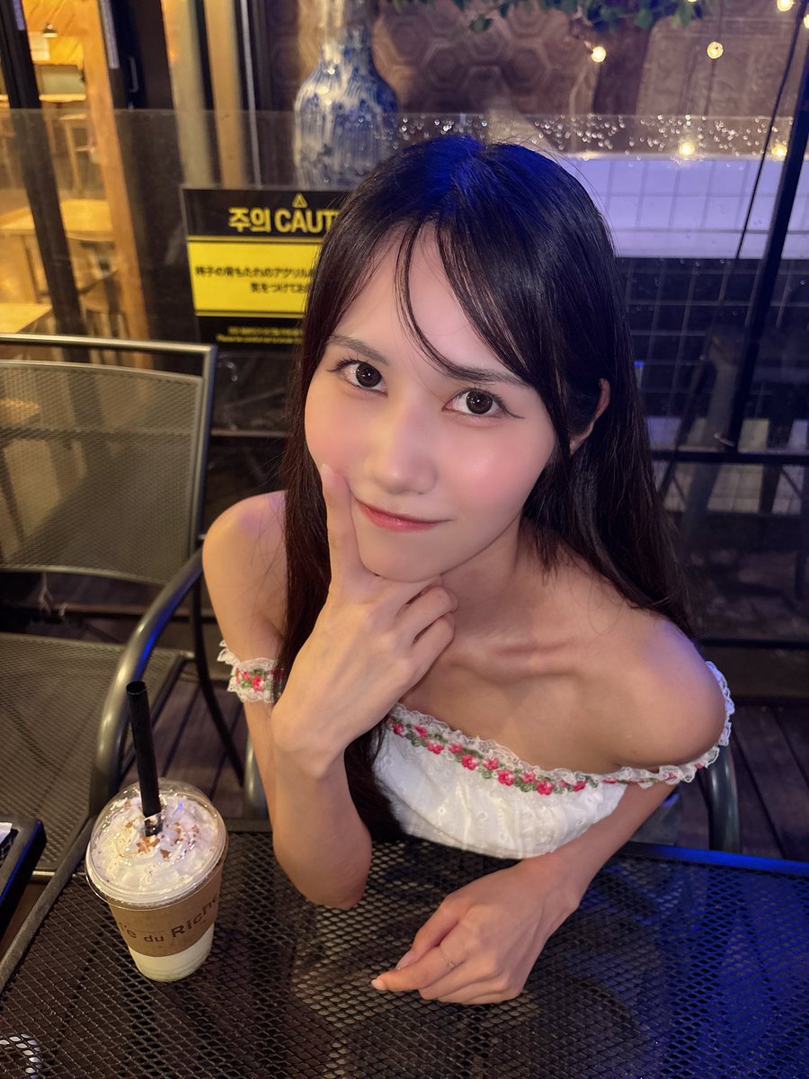 あみページ 6kg太ったけど引き締めた2026夏🏋🏻‍♀️ どっちが好き？？ ⬅️去年