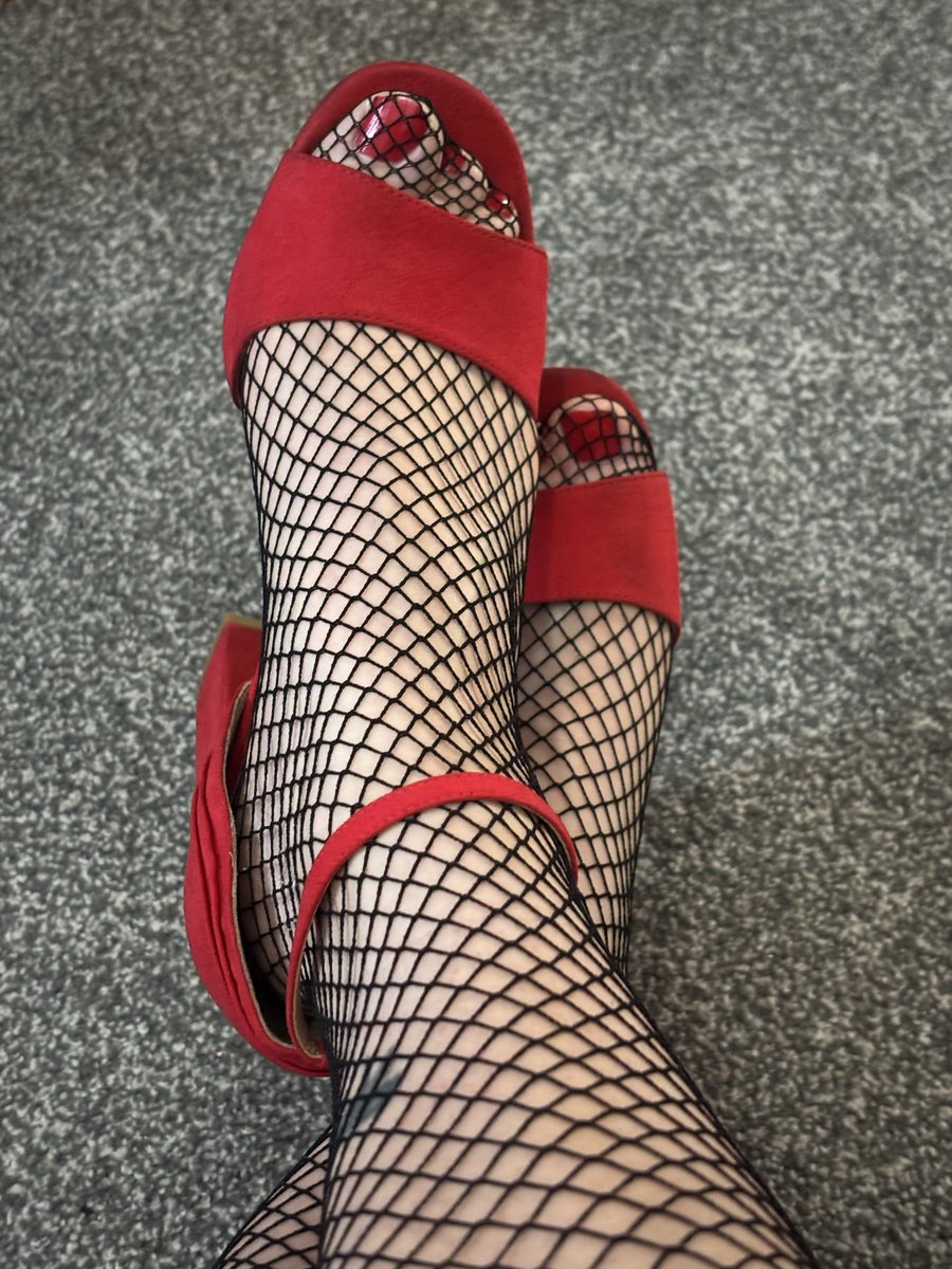 SubbySabrina's tweet photo. My first tweet… who likes feet? #transgendercamgirl #submissive #slave #chaturbate #stripchat #transwoman #footfetısh #bdsmِ https://t.co/ww6jJLACmN