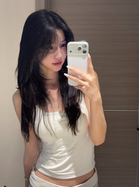 SandraBergelin's tweet photo. 感觉邯郸的男生都好弱，让我撸两次就硬不起来了，软趴趴地贴在大腿上，再怎么撩都硬不起来了，那双水汪汪的眼睛可怜巴巴地看着我，真想给他两个嘴巴子。    #邯郸  #女大  #反差 https://t.co/EBRtXgSqds