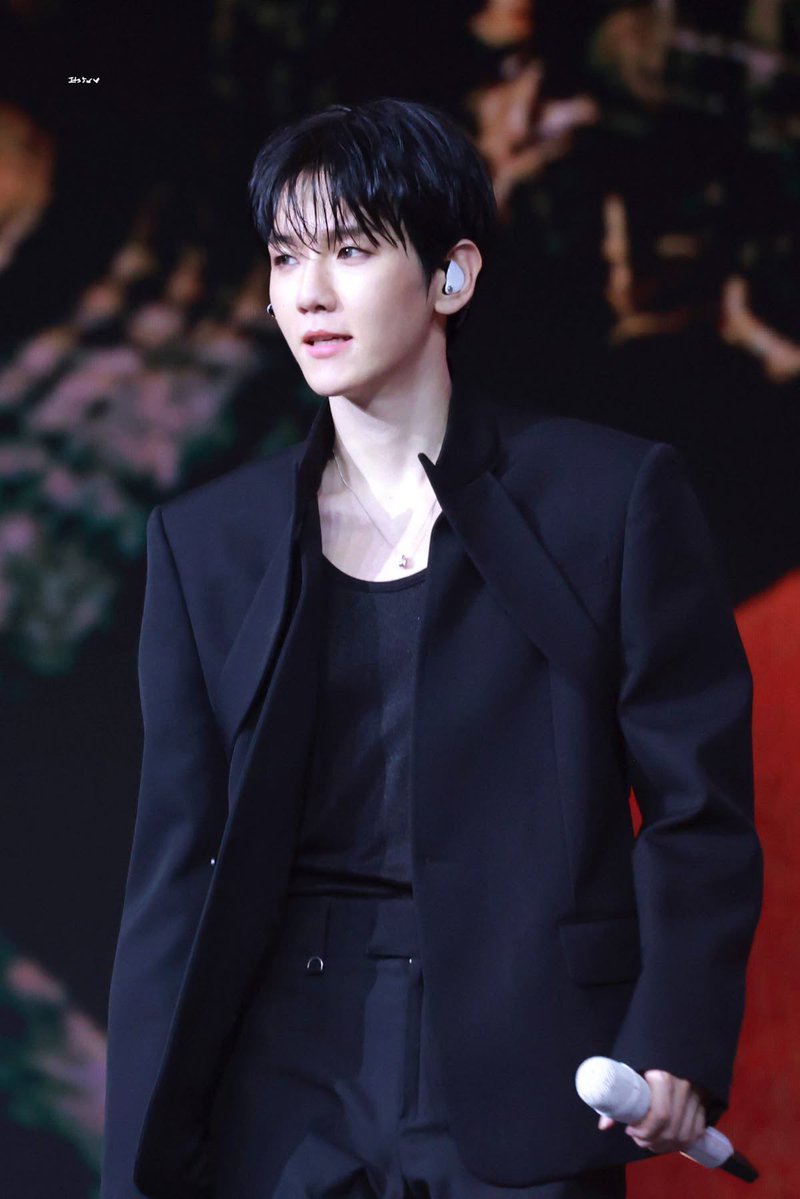 aliendoh's tweet photo. Nervous to share my first ever fanfic lol!

Heavy is the Crown in the Studio (Ao3)

#Chanbaek | Sesoo 
- Rivals to Lovers
- Entertainment Industry
- Lots of bickering
- Hurt/Comfort
- 🔞

Chapter 1/18
https://t.co/tHLojqnxQF https://t.co/FMuMI1rYv3
