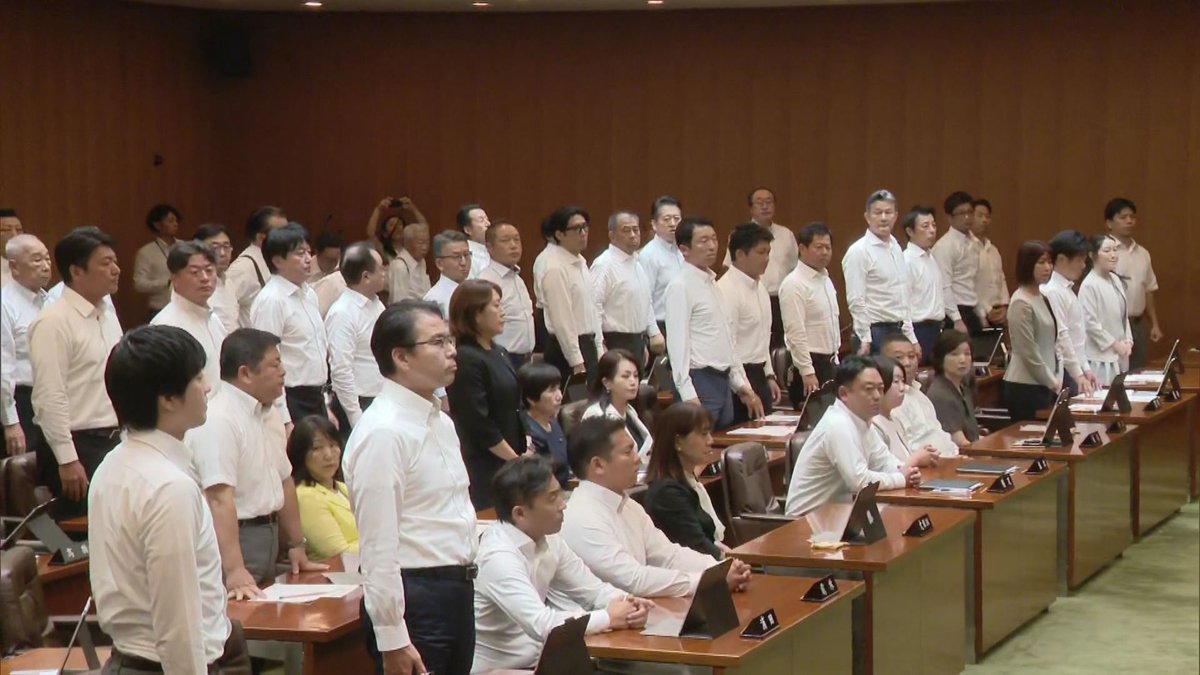 rkbnews4ch's tweet photo. JUST IN!! 新着記事
⠀ /／
🗣「動議！」採決中止を求めた自民党県議「議長やめさせると福岡県議会の歴史に汚点を残す」　賛成多数で「辞職勧告決議案」を採決させず　福岡県議会
   \＼
もっと見る 👇👇
📰https://t.co/1D6n76P3hm

福岡県議会の臨時議会では蔵内勇夫議長に対する辞職勧告決議案についても採決が行われる予定でした。
しかし、自民党県議団から採決の中止を求める動議が出され賛成多数で可決されました。