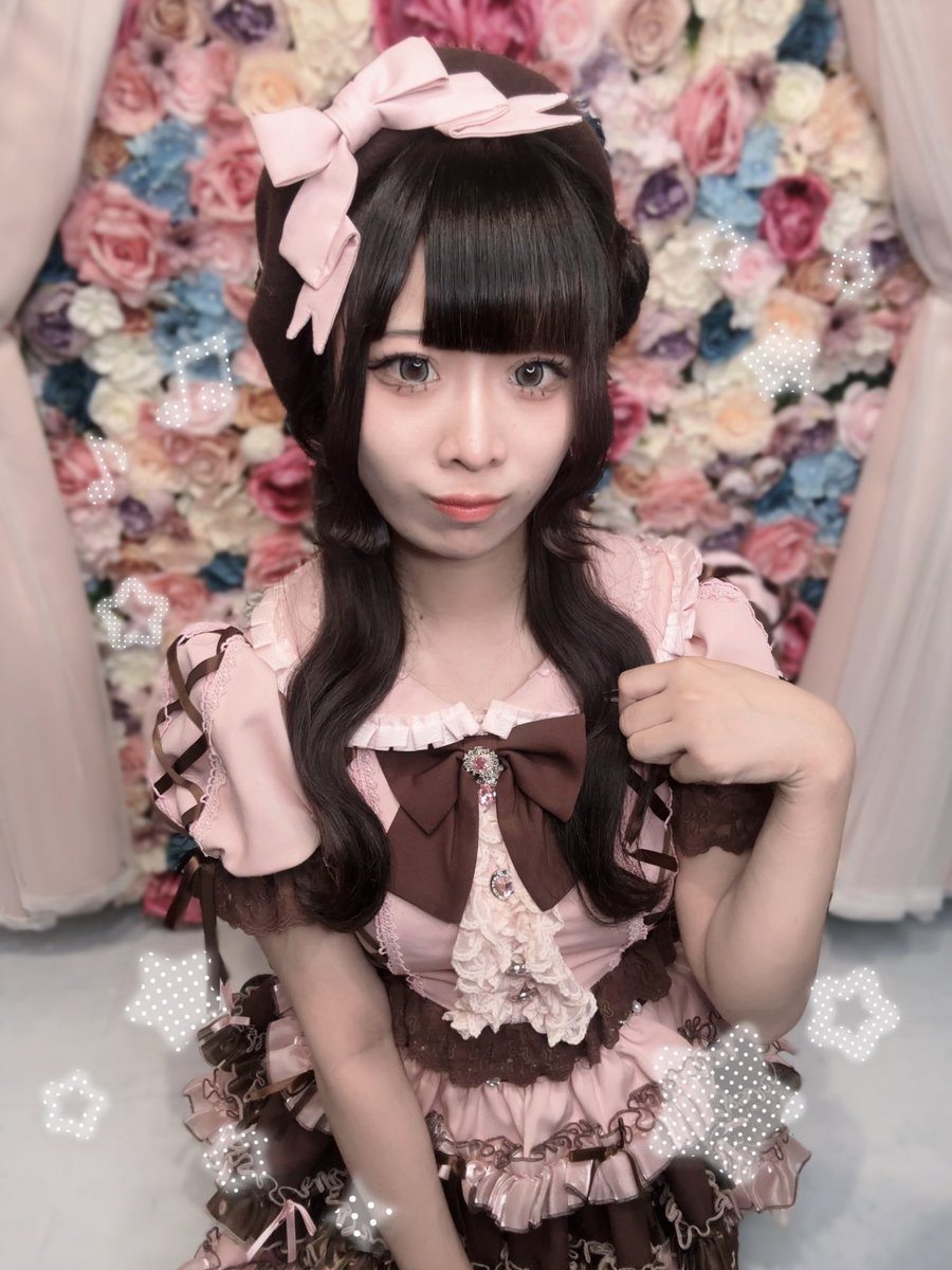 uni_amaumau's tweet photo. ⟡.·🎀🍫 @DC_ueno ┈ﾟ･*.♡  

 おきゅいん！
ドリチョコの制服始めて着れた〜！⸜❤︎⸝‍
そういえば今日お誕生日です！祝ってくれる人間様どこ〜？？来店、遠隔23時まで待ってます！✨

 #コンカフェ  #自撮り界隈    #いいね返し
 #湯島コンカフェ https://t.co/ri3Hv6Bb3S