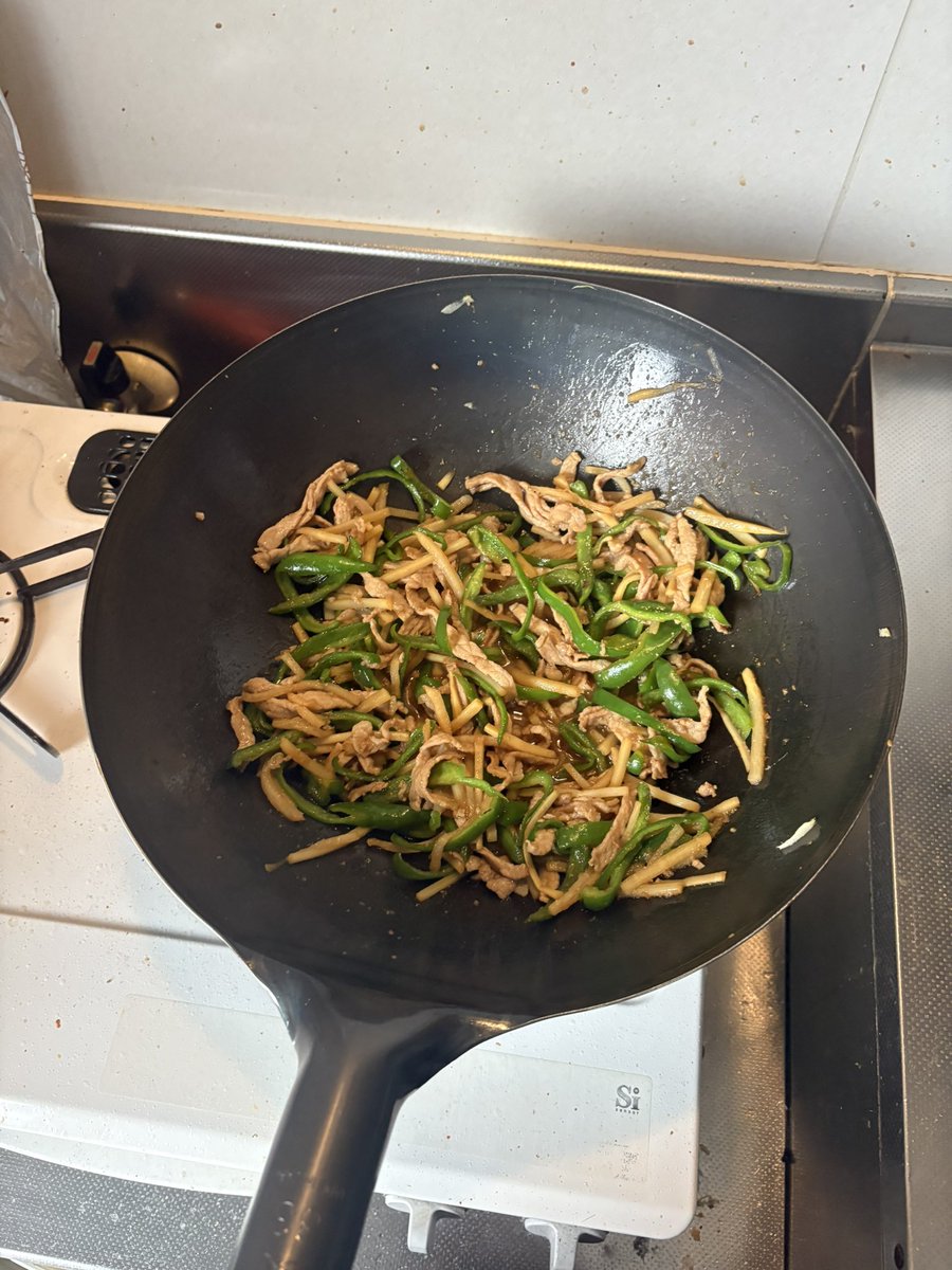 shot1120a's tweet photo. 青椒肉絲作ったけど下味が濃すぎてちょっとしょっぱかった https://t.co/4CZuW7pRcO
