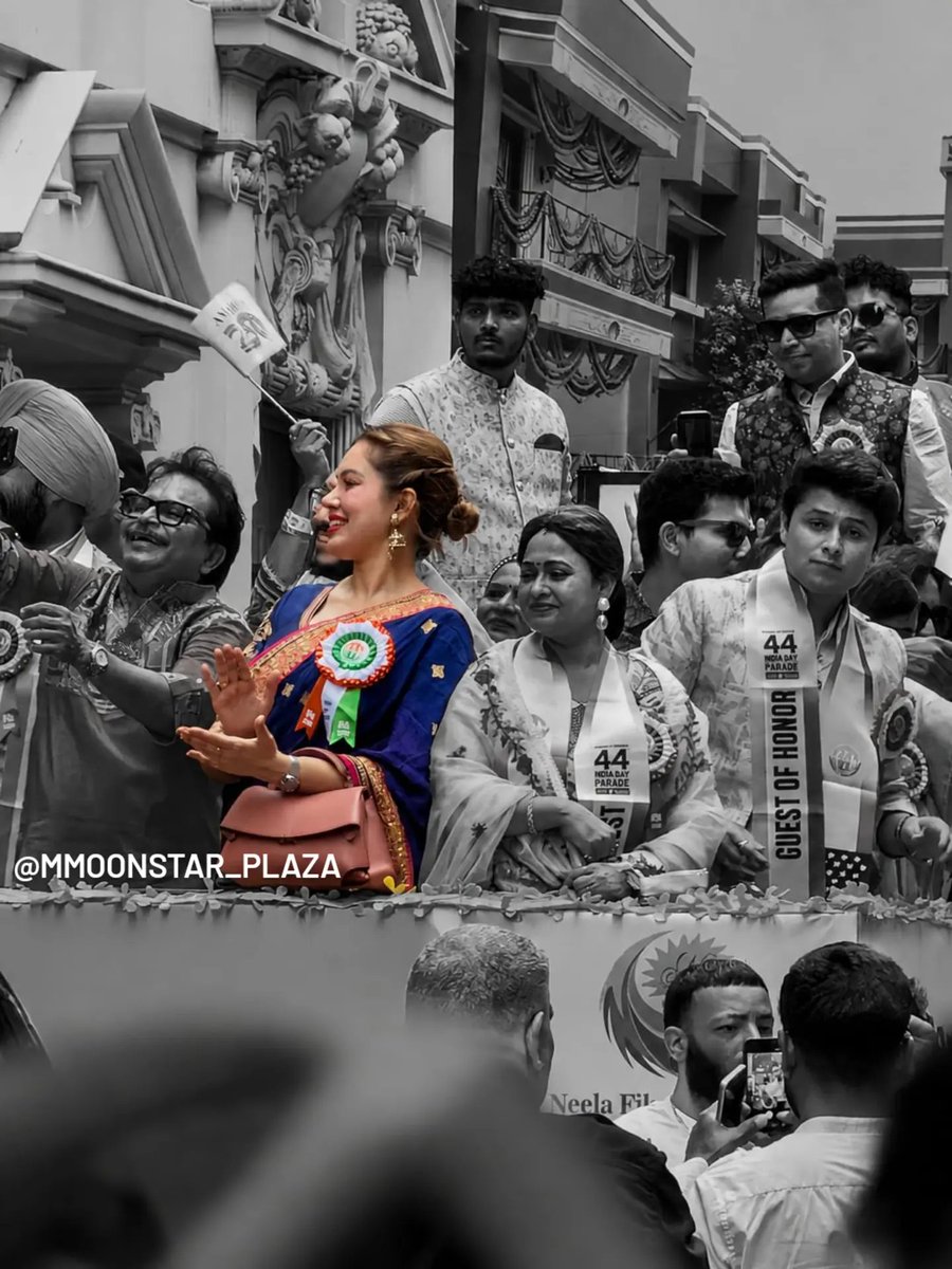 MunmunD_Plaza's tweet photo. Exclusive:- @moonstar4u Ma'am and the cast of #TMKOC at 44th India Day Parade organised by @FIANYNJCTNE in New York.. jai Hind 🇮🇳 
.
Thread 🧵 (1/2)
.
#MunmunDutta #Babitaji #EditforMunmun https://t.co/vdkT3A5u4i