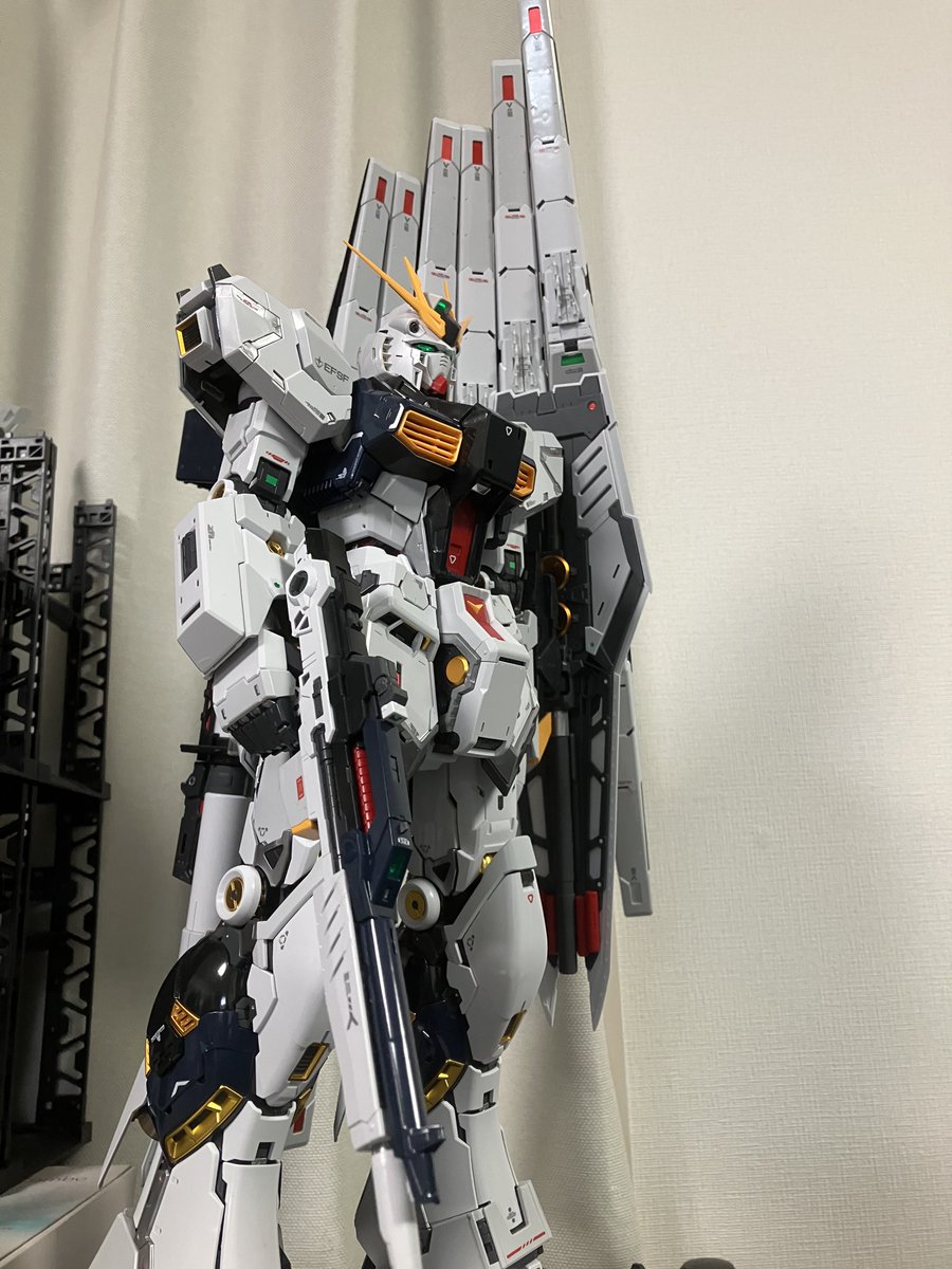 schwarz12541's tweet photo. 3月頭から組み出し5ヶ月半
デカール貼りに失敗したりトップコートが無くなって作業が止まったりと色々あったけどようやくPGUνガンダム完成
もう一回組みたい気持ちとやりたくない気持ちが半分ずつある https://t.co/DIifcHqxRm