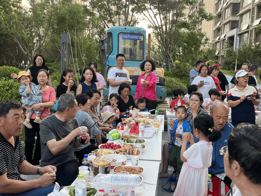 alicia38rg9's tweet photo. Neighborhood potluck today at 5 PM by the community garden! Bring a dish to share—can’t wait to taste everyone’s homemade goodies and chat with neighbors. https://t.co/ilj5gAVStk