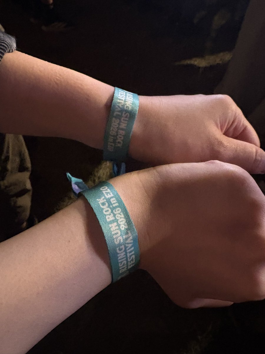 wwwhooo3's tweet photo. RSRは朝日が昇るまでライブがあって、いろんなところから音楽が聞こえてくるから楽しくて、本当に最高でした☺️✨
職場の人も行ってたから夜中にテントにお邪魔してご飯食べながら話したのも思い出！
友達と一緒にフェスに行けて最高の夏でした💫 https://t.co/hz1JwKFSCW