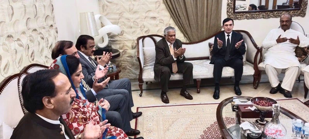 Anjumaqeelkhan_'s tweet photo. چیئرمین تحریک انصاف بیریسٹر گوہر علی خان کی والدہ رضا الٰہی سے انتقال کر گئیں تھیں 

رکن قومی اسمبلی انجم عقیل خان، ڈپٹی پرائم منسٹر اسحاق ڈار، وفاقی وزیر رانا ثناء اللہ خان ، وفاقی وزیر ڈاکٹر طارق فضل چوہدری اور ایم این اے ملک ابرار احمد نے بیریسٹر گوہر کی رہائشگاہ پر ان کی والدہ کے انتقال پر تعزیت و تسلیت پیش کی ۔

اللہ تعالیٰ مرحومہ کو جنت الفردوس میں اعلی مقام عطا فرمائے آمین یارب العالمین ۔
@BarristerGohar