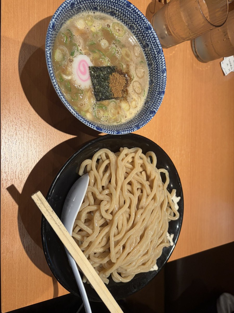 wakuseiosushi's tweet photo. 実家から帰ってきたということで
なんやらYouTube事情がえらいこっちゃですが
だいぶサボってたフォートナイトを今日から開始していくぅ〜 https://t.co/z8tcVNhFA9