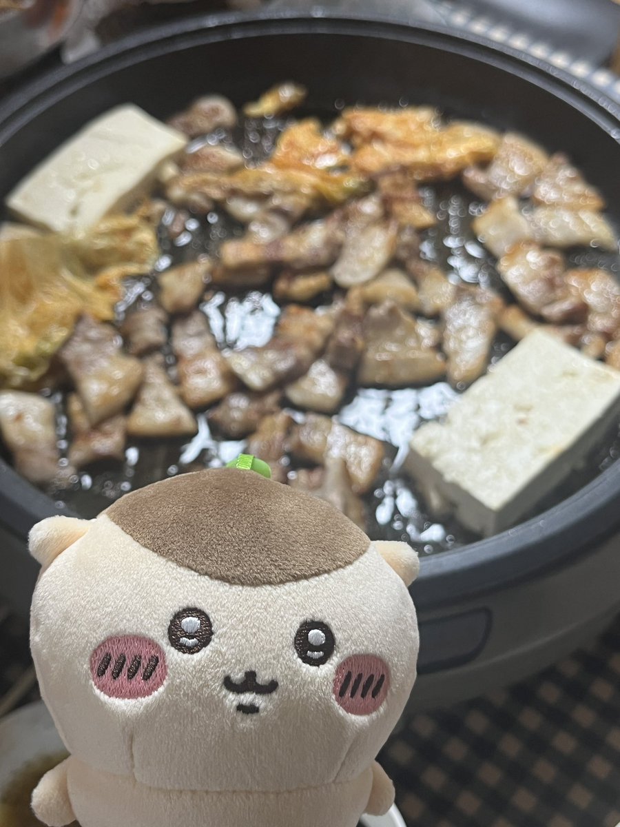 div4199015's tweet photo. 할머니 집에서 삼겹살 먹고 할아부지랑 소주 마셨어요~^•^
할아부지 손 상처났다고 해서 치이카와 밴드 붙여줬어요 진짜 https://t.co/FmusYyaz1s