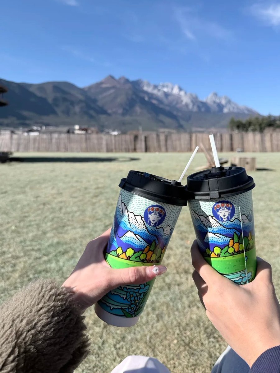 NiceApbal's tweet photo. There are some places you only realize what it means to "live a worthwhile life" after you've been there. 💙

#LittleBlueMoonValley #Lijiang #JadeDragonSnowMountain #YunnanTravel #TravelLog https://t.co/s3ujRdDvxb