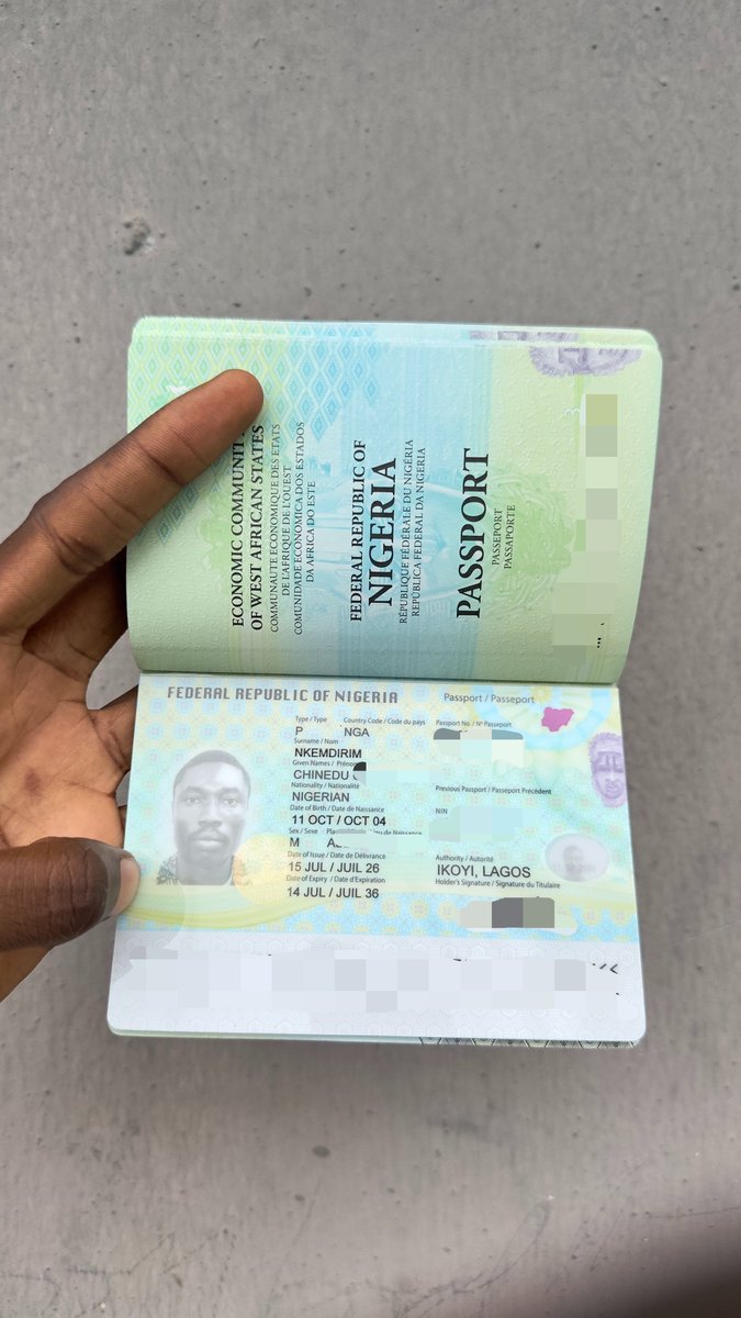 5starbarber_1's tweet photo. Today makes it 1 month since I got my 10-year international passport but I still never comot this country 😭😭

Make una put me on abeg. Even if na USA, UK or Canada. I go manage am😭🙏❤️ https://t.co/Fblrwuh6Xm