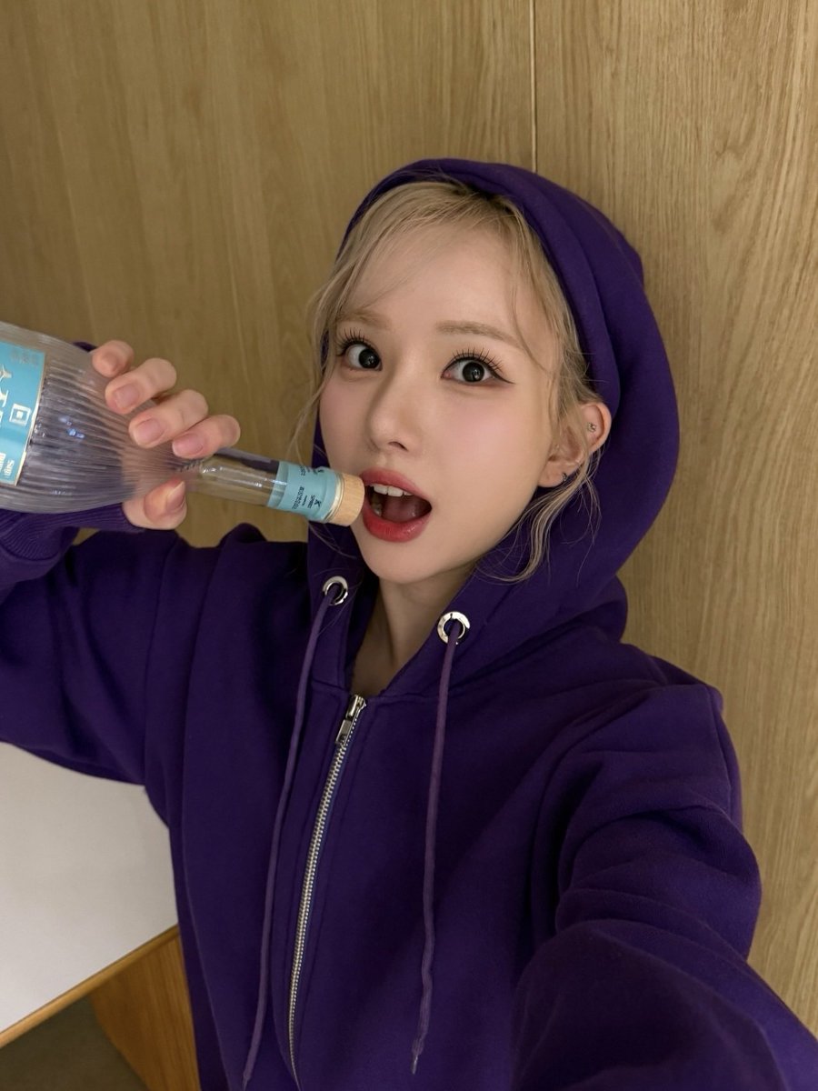 duievv's tweet photo. 보라색사복 이렇게많은여자 처음봄 https://t.co/sqh74muNs1