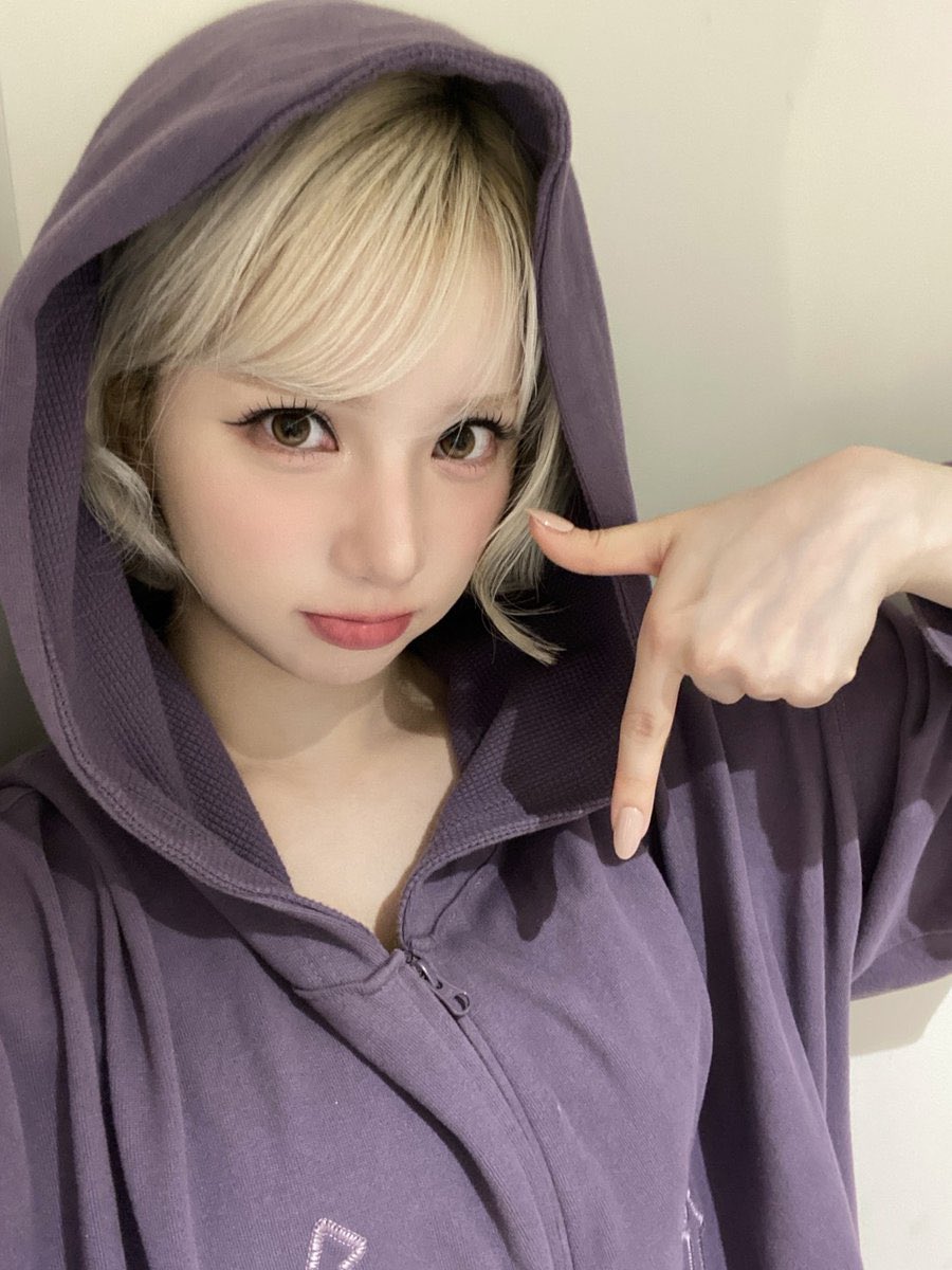 duievv's tweet photo. 보라색사복 이렇게많은여자 처음봄 https://t.co/sqh74muNs1
