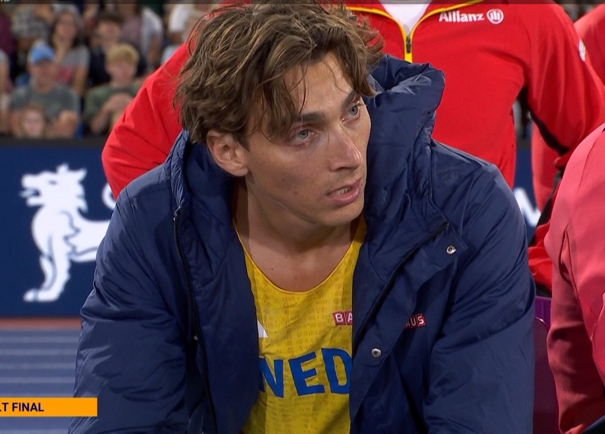 MariaMeDoktora's tweet photo. Mondo's expression when Manolo missed 6.10 by a little... 
It is the first time I see him realize that he is threatened, ACTUALLY threatened. Something is shifting 🙂
@FlyManoloFly you got this! 

#karalis
#polevault
#Birmingham2026 https://t.co/m5eIdZ5GrE
