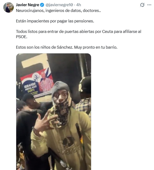 JulianMaciasT's tweet photo. Javier Negre usa un video random de Ghana, a más de 5.000 kilometros de Ceuta, asegurando que son inmigrantes apunto de entrar en la ciudad española.
Esto es fácilmente demostrable por los carteles electorales donde aparece Ibrahim Abdul-Aziz, candidato en ese país. https://t.co/rRjV4LNPDR