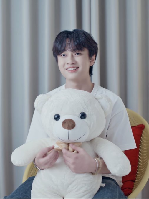 pdoc808's tweet photo. Parang kailan lang teddy bear lang niyayakap mo web ah, ngayon meron na si doc na yayakap sayo🥹

#WAVEfoundTHEEone #THEEpathhechooseisWAVE #theewave #THEEWAVEOFFICIAL #THEEWAVEISREAL #THEEWAVEKASAL #THEEWAVETHEORIESNOMORE #tthi_eks #waavetnp #ท่านโปรดคลื่น #moonic https://t.co/9fxTONx6Va