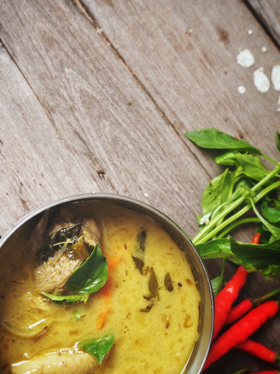 RErnser60282's tweet photo. Craving bold flavors Try homemade Thai green curry with fragrant jasmine rice—spicy, creamy, and absolutely addictive! ， https://t.co/DQif1ZbxtP