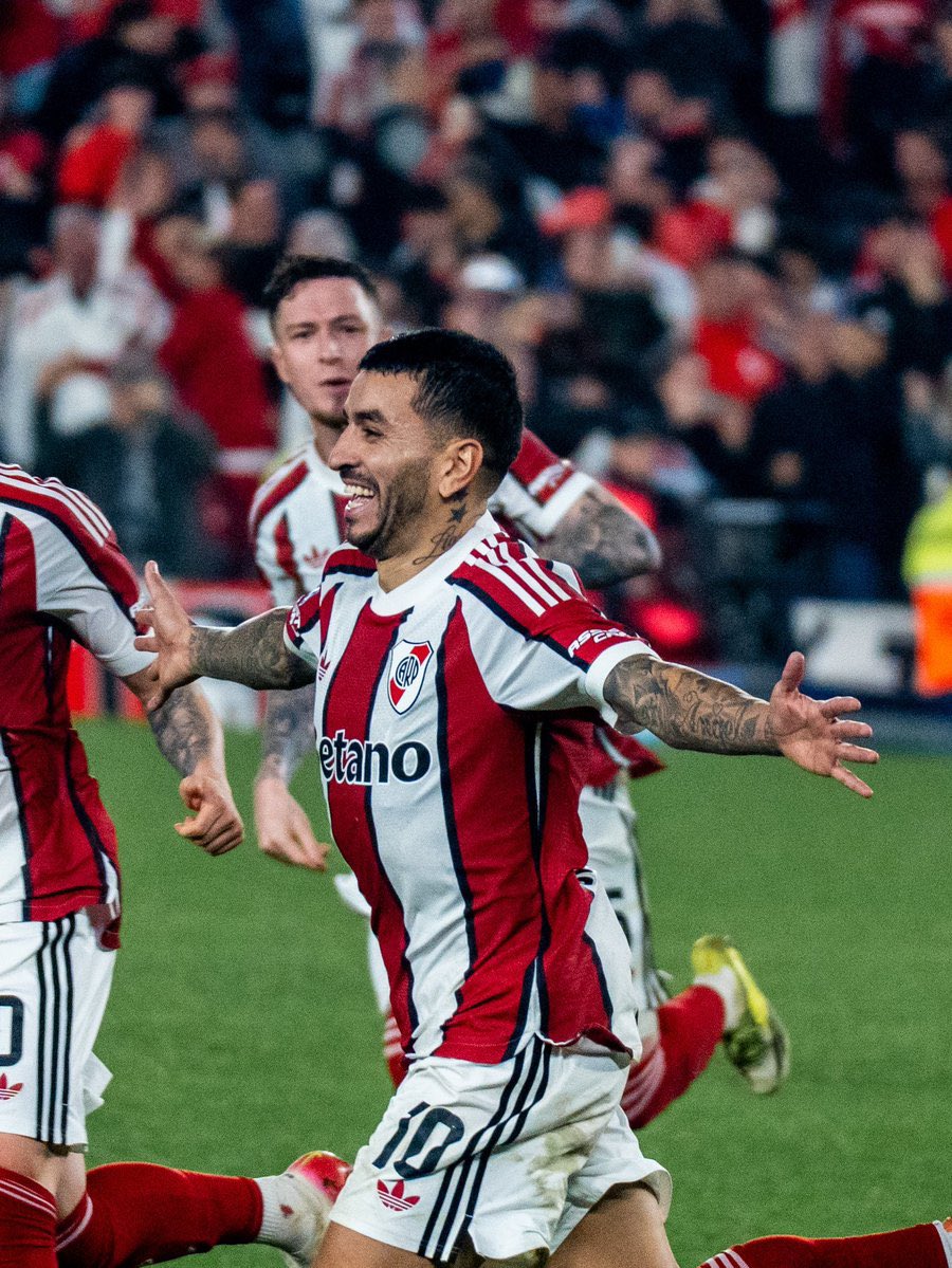 lahistoriariver's tweet photo. Sería una picardía no jugar la Libertadores 2027 con estos dos, de ninguna manera debe suceder. Clasificarse a la copa es el objetivo más importante de River en el semestre https://t.co/9199FKiQlA