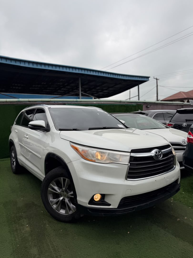 TomilolaWi's tweet photo. Fastest fingers 

2014 Toyota Highlander XLE 

Price: 21Million Naira 
Whatsapp 08125546372 
Ikeja https://t.co/ovEYkGn4fA