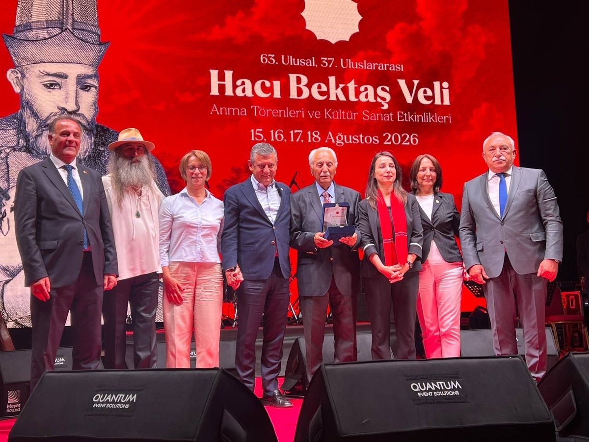 m_durmuss's tweet photo. @ozgurozeliletsm Siz ne çeşit bir şeysiniz dem'le devam edin,ben Türk'lüğünü sonuna kadar hisseden kişilerin oy vereceğini düşünmüyorum. https://t.co/sYY6uSbIdf