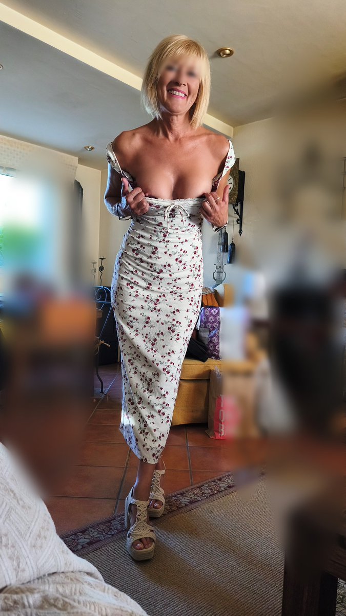 SweetMatureReal's tweet photo. Dressed up on the outside… but showing you a little more underneath. 😏🔥
#mature #milf #gilf #madura #onlyfans #fansly #amateur #NSFW #18+ #+55 #+50 #sexy #fetish #topless #sensuality #erotism https://t.co/H8jkEjIHlb