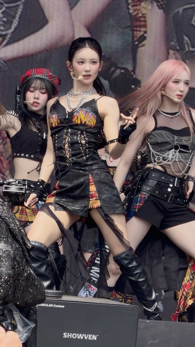 tsdxtn's tweet photo. まあ俺の高見文寧様爆美女コレクション見てってくれよ https://t.co/IMeTLZAlGp