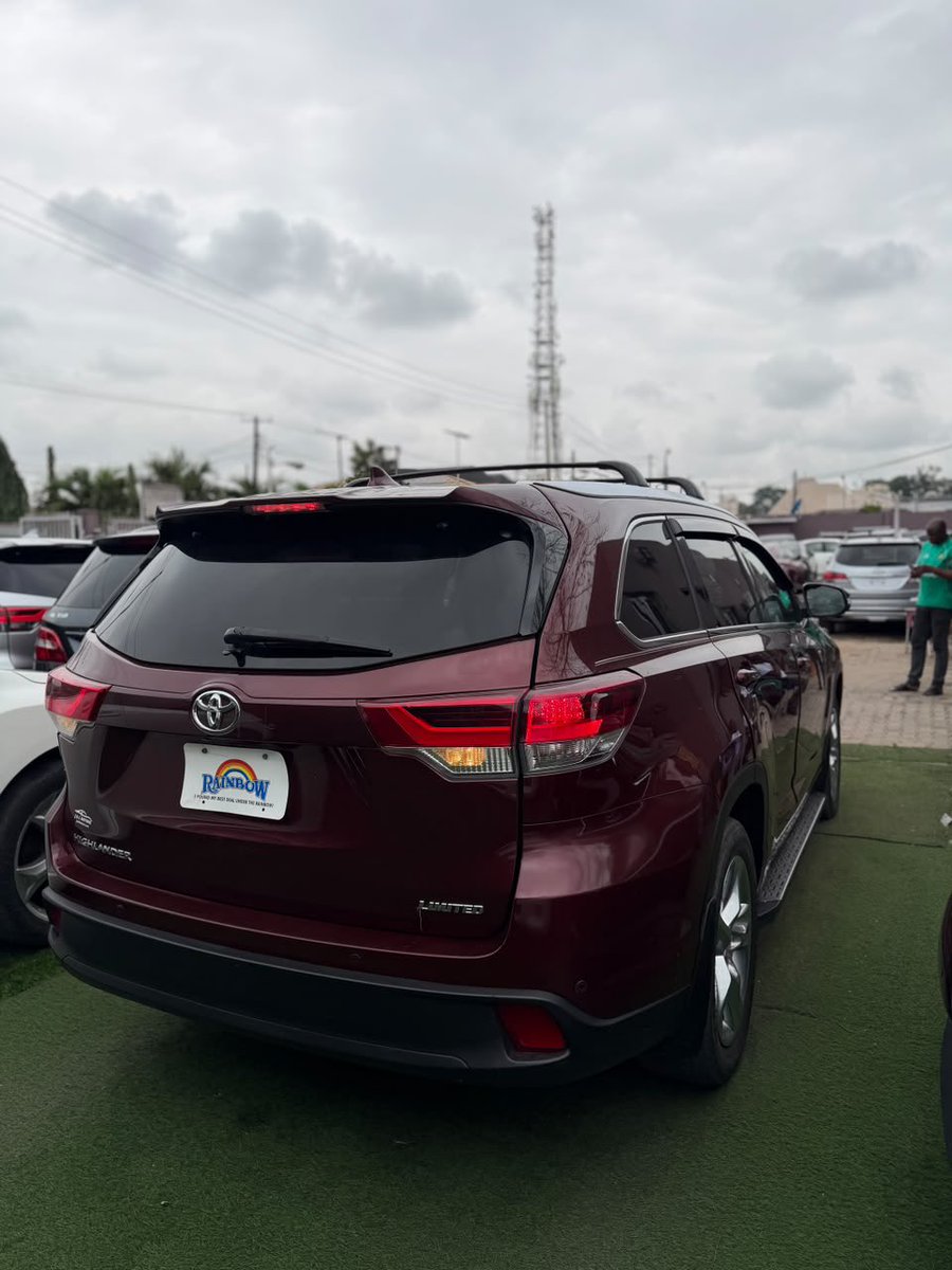 TomilolaWi's tweet photo. Fastest fingers 
just arrived Foreign used 

2014 Toyota Highlander limited

Price- 23.5Million naira 
Ikeja 
Whatsapp 08125546372 https://t.co/XXz210hLfX