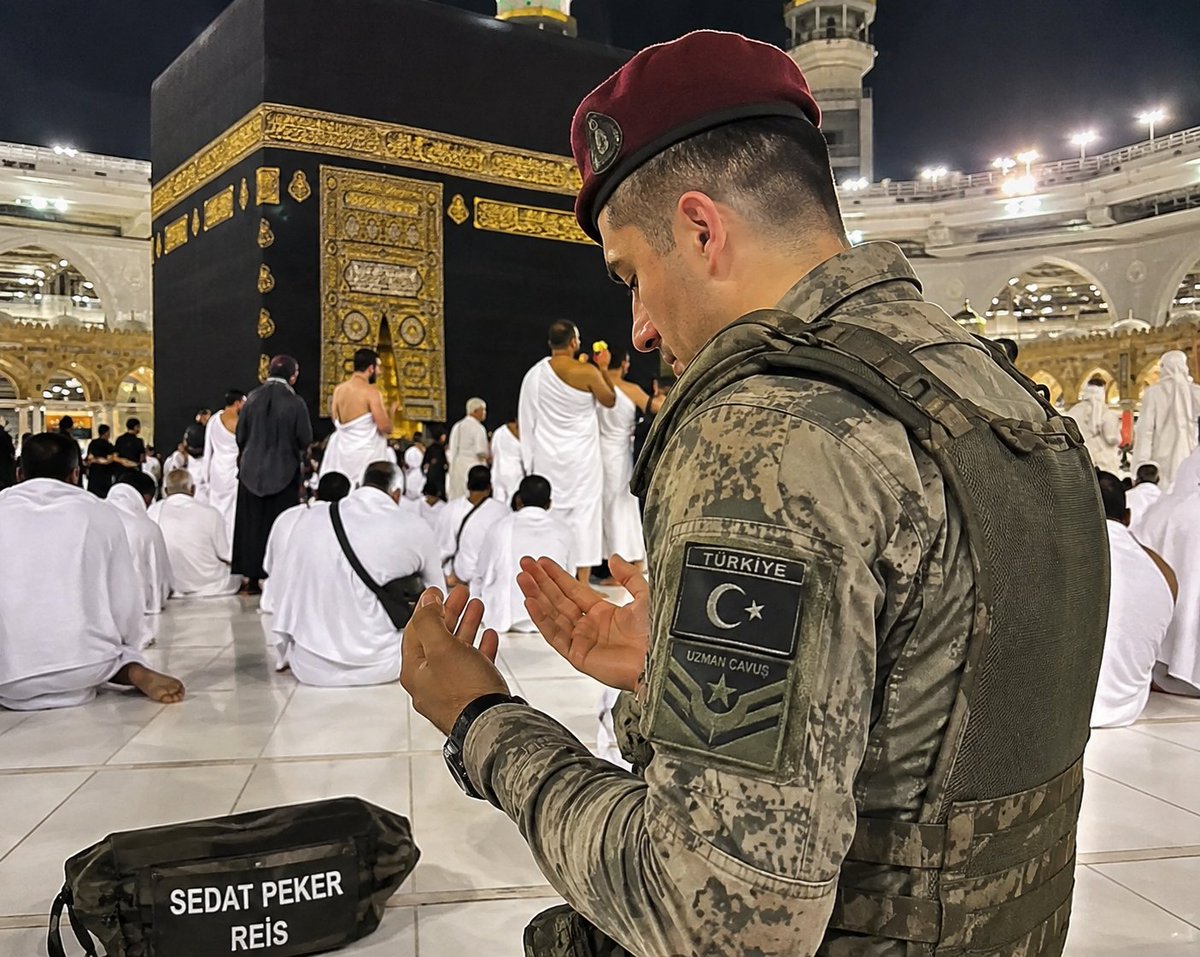 SedatPekeruzm's tweet photo. SAYIN REİSİM SEDAT PEKER AĞABEYİM BİR ASKER UZMÇVŞ KARDEŞİN OLARAK KAPINIZA GELDİM MESLEĞİMDEN MEN OLMAK ÜZEREYİM UYGUN VE TAKDİR EDERSENİZ SİZDEN BORÇ OLARAK YARDIMCI OLMANIZI ARZ VE TALEP EDİYORUM KESİNLİKLE BAĞIŞ TALEBİM YOKTUR YÜKÜNÜZE YÜK OLMAK İSTEMİYORUM SAYGI VE HÜRMETLE https://t.co/IyXPX9SjAu