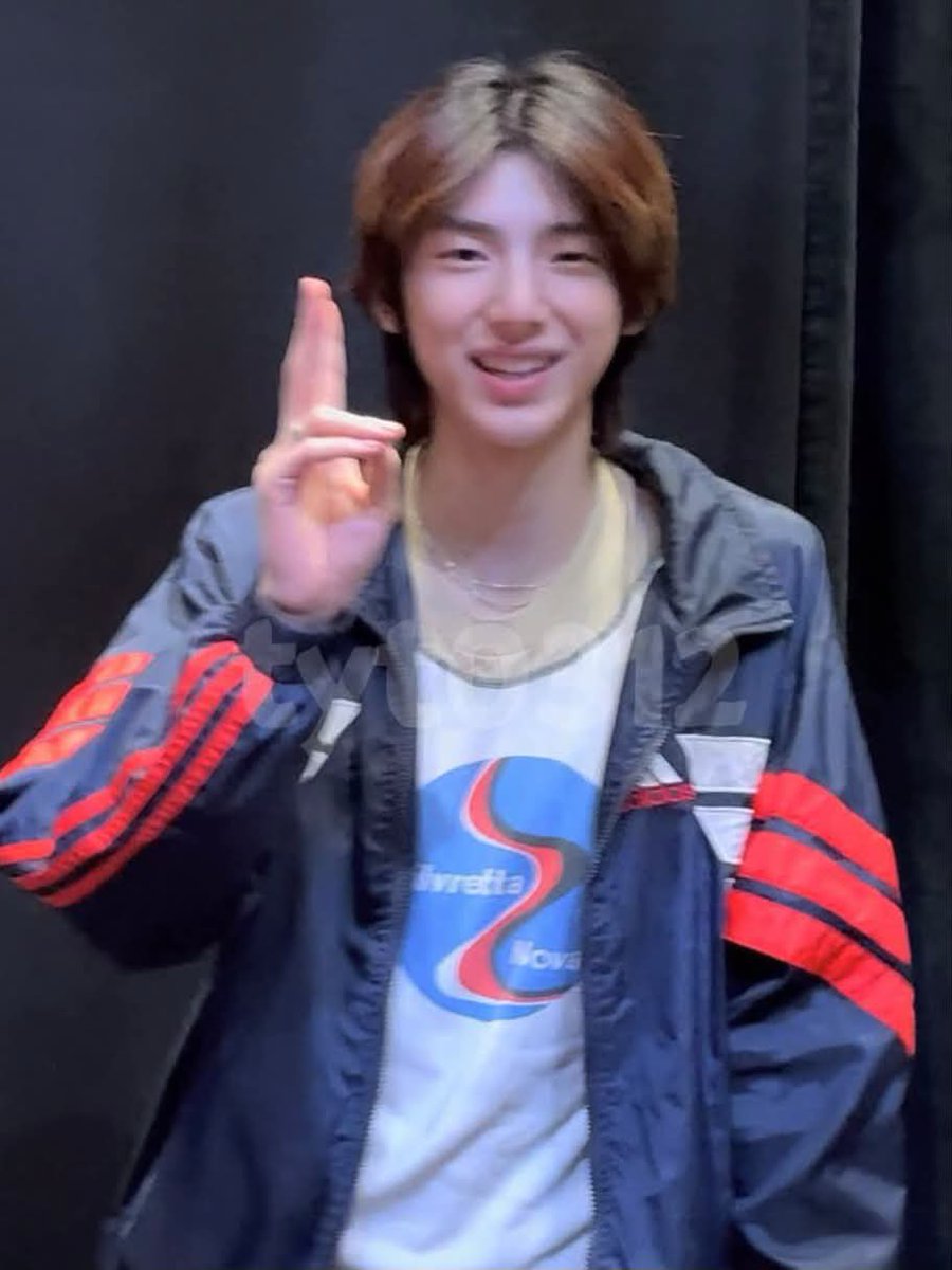 JUHOONGLOBAL's tweet photo. JUHOONIVERSE ALWAYS BE BY YOUR SIDE ❤️‍🔥❤️‍🔥❤️‍🔥

FIRST TO FOREVER WITH JUHOON

#JUHOONOneYearToBeyond 
#주훈과_함께한_첫해
#FirstYearOutsideTheLines
#JUHOON #주훈 https://t.co/O8DA7ogOMu