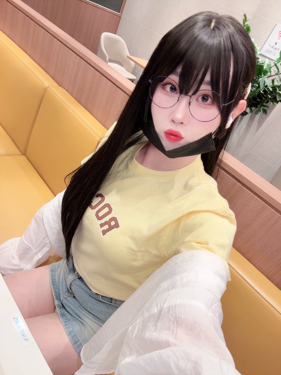 cdjihyeon4's tweet photo. 화요일 좋은아침이에영!
3일 쉬다가 아침 일찍 일어나려니까 힘들다...🥱
그래도 이번주는 4일만 잘 버티면 되니까 힘내보자구용!🔥 https://t.co/lGrXtlFIVf