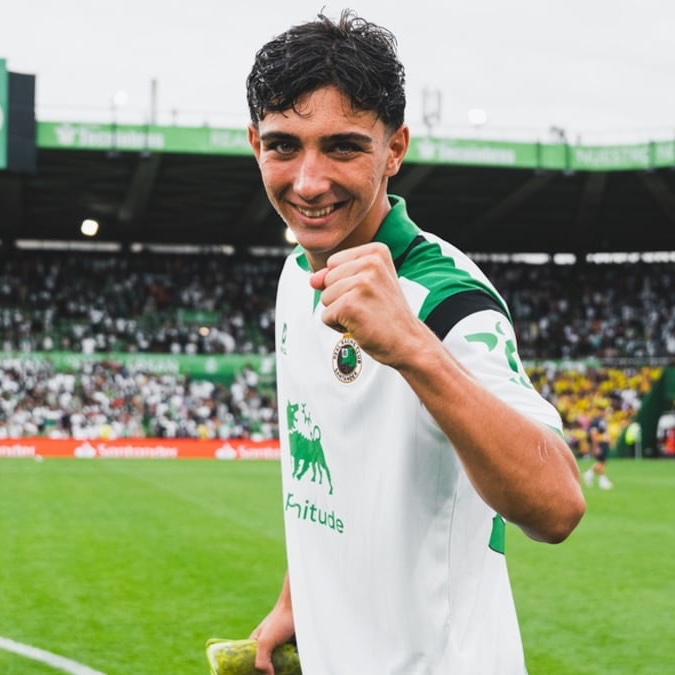 MadridXtra's tweet photo. 🚨 NEW: Real Madrid are monitoring Racing midfielder Sergio Martínez (19). @diarioas 🇪🇸 https://t.co/1PtCOK2O4b