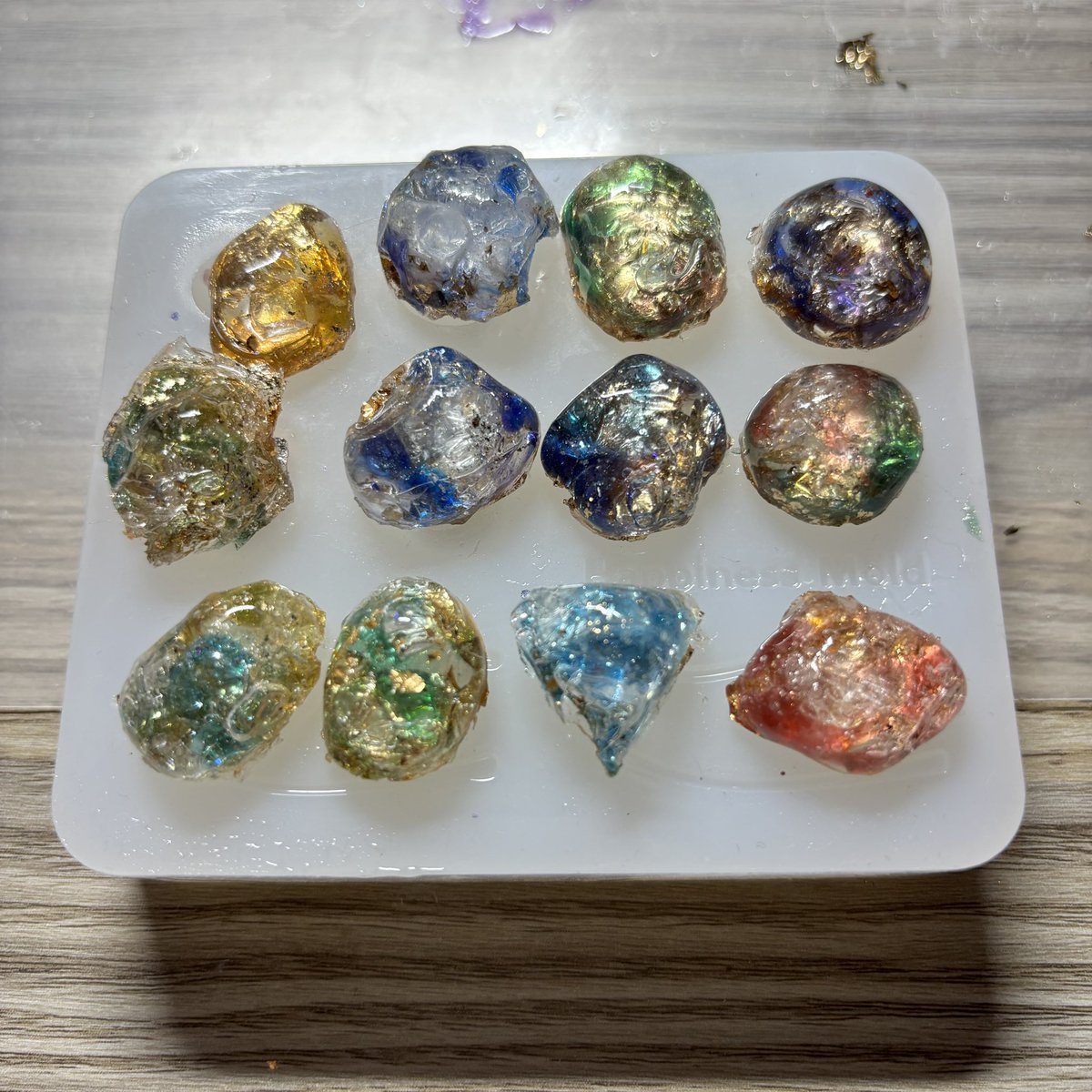 puuucham2's tweet photo. さっきのぼんやりから短時間でここまで頑張って力尽きるの巻。レジン…難しいよぉ…😇
#ハンドメイド作品 #レジン作品 https://t.co/rcd3XbEA08