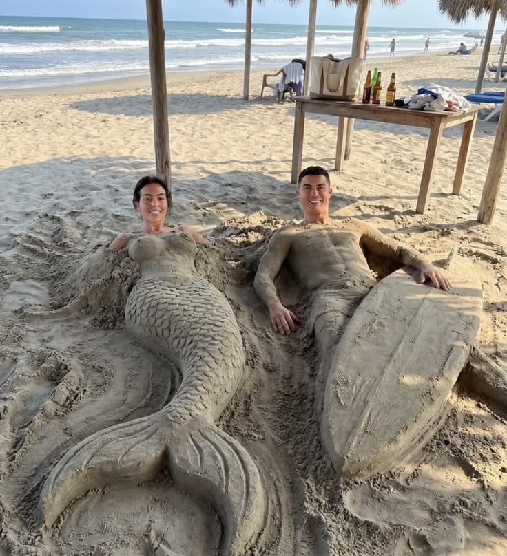 VKOrbit2's tweet photo. Cristiano Ronaldo and his wife Georgina Rodríguez are enjoying their honeymoon trip on a beautiful beach. https://t.co/nNEleZaxVs