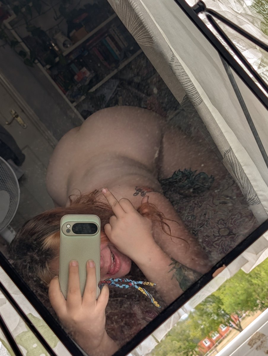 UrFaveBimb0's tweet photo. want more mutuals that i can hype up and chat shit with😎

- 25, she/her, UK, stoner
- no tw, 20+ to interact pls 
- cnc, anal, pain, degradation = all faves
- Video games, punk music (music in general), gigs, nature, bugs!!
- taken (he knows and loves my online sluttiness) https://t.co/IyGllJNlOQ