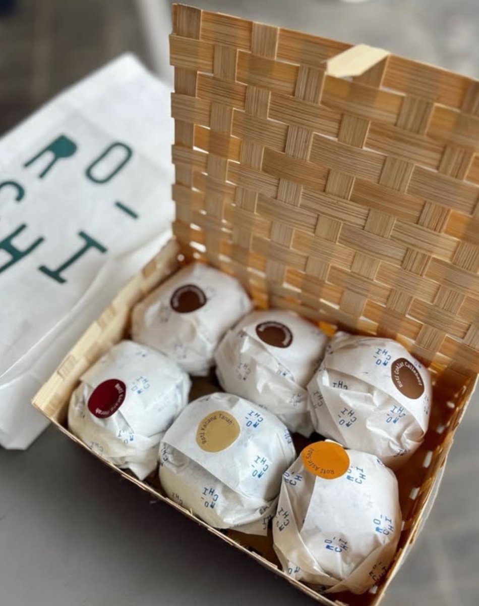 SANCCTUORY's tweet photo. ⠀ ⠀
 ⠀ ⠀
      .  .  .   from: 𝓑𝖺𝗇𝖽𝗎𝗇𝗀
ᅠ 
ᅠ • various snacks

☰ We're not entirely sure what you'd like as a souvenir from here, but we hope you enjoy what we've picked out for you.
  ⠀ ⠀
 ⠀ ⠀ https://t.co/aGo6DFfZRf