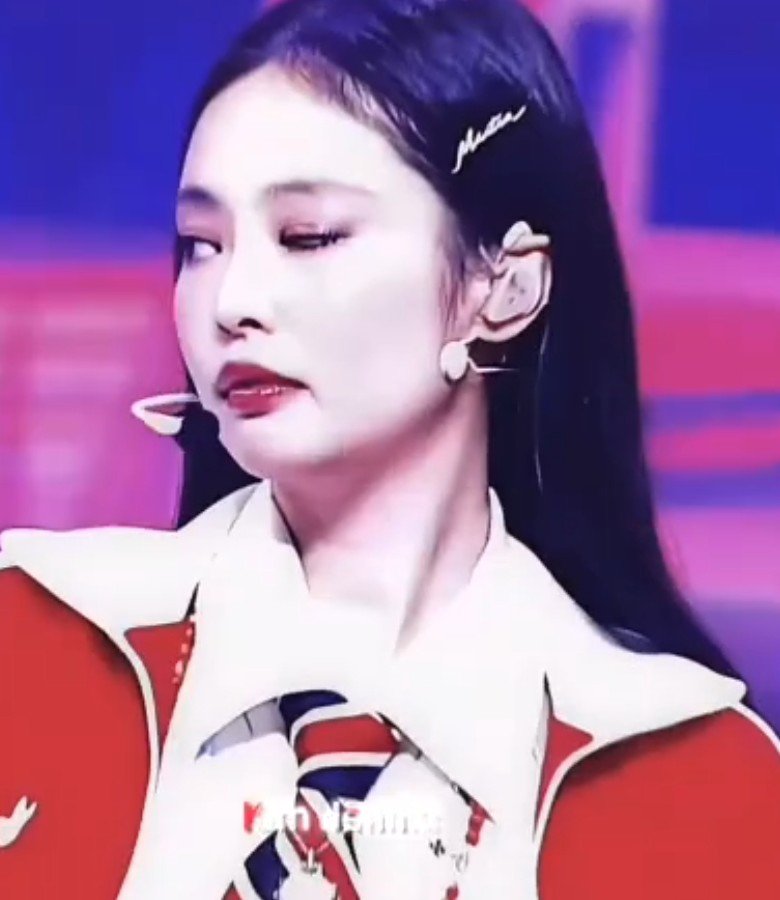 Meryjv6's tweet photo. @kakbbsidbdb Montajj shop Lisa🤣Hahahha Jendog Jendog RUBYDOG RUBYDOG 🤣🤣 https://t.co/vcRUcRnvpM