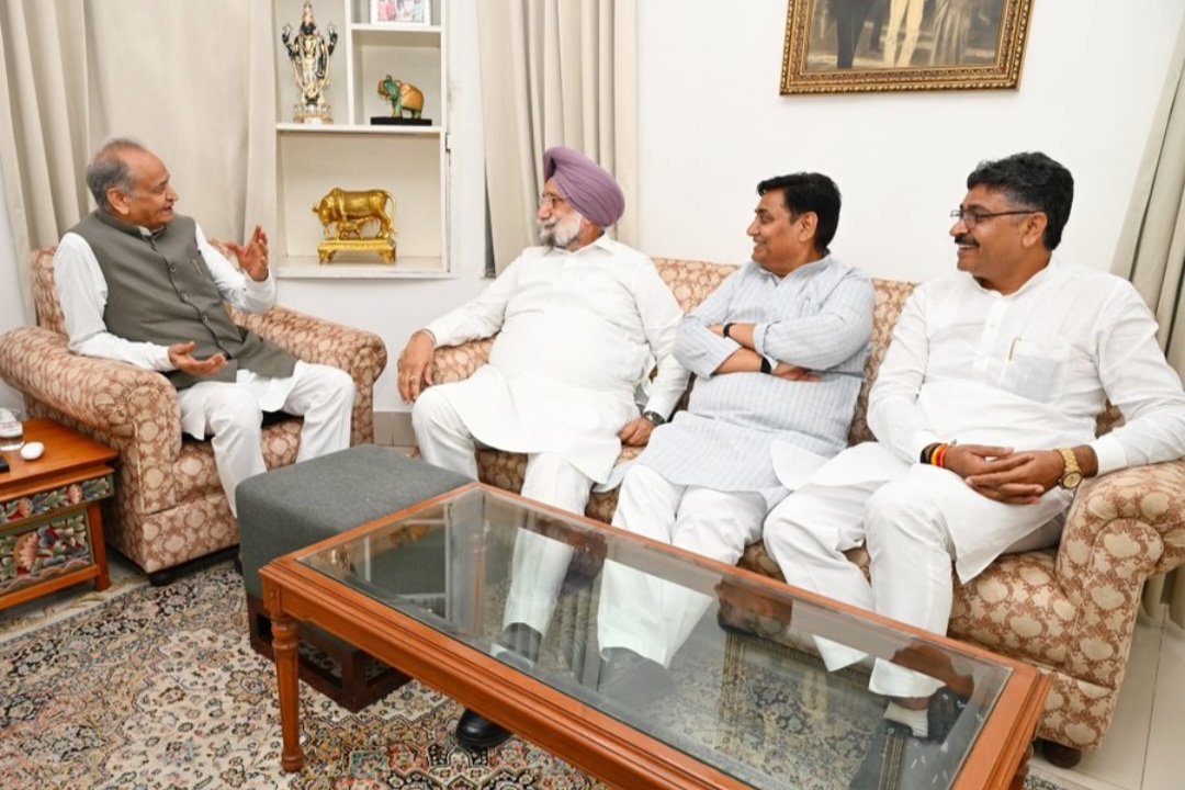 ashokshera94's tweet photo. गहलोत साहब मैसेज देने में भी जादूगर है 

@ashokgehlot51 https://t.co/1F7RgUOsmD