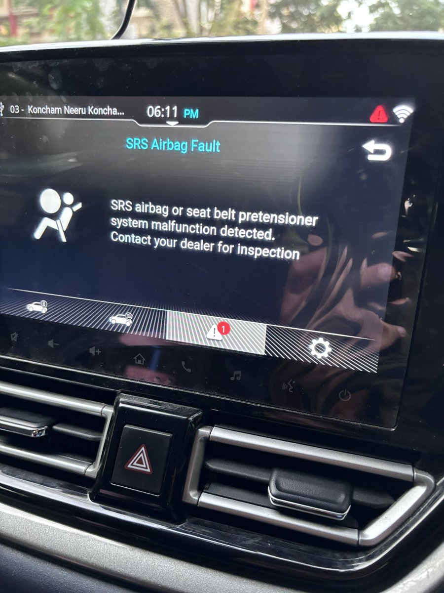 AmproBiscuit's tweet photo. Facing this issue on my Baleno for the last 2 years @Maruti_Corp . Randomly this shows up. Twice service center folks checked for rat bite and other software glitches during scan. They could see issue is in the driver side curtain airbag but couldn’t find the exact reason. https://t.co/zHPSLWUh5E