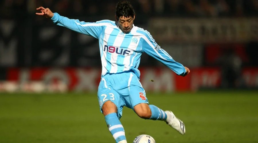G_Savoureux93's tweet photo. Je supportes plus Balerdi mais de la à dire que c'est le joueur le plus nul de l'histoire de l'OM...

Y'en a ils ont 12 piges à la rigueur leur avis merdique est pardonnable car ils n'ont rien vu d'autres..

Mais les gens qui ont 20 ou 30 ans la dedans vous avez des mémoires de poisson rouge ou c'est comment ?

Malusci m, Franceschini, Givet, Cyprien, Zubar, Torrisi, Abdennour, De Ceglie, Doria, Christanval, Jacques Faty, Erbate, Krupoviesa, Doria, etc..

Et ça c'est juste un échantillon du secteur défensif.

Bref Balerdi a fait son temps mais de la dire à c'est le pire défenseur de l'histoire du club faut quand même pas trop deconner non plus. 🤷

#TeamOM #OM