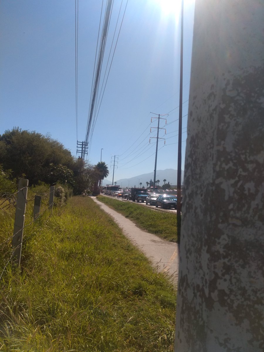 odaliscaroquera's tweet photo. #Gente de #SaltillopaDelante tome sus #Precauciones en vialidades de #BlvsFundadores de #Oeiente a #Poniente #Posible #Bloqueoa oficinas del #Bienestar esos de #Morena #Gentesinquehacer https://t.co/sKDYsxosfi