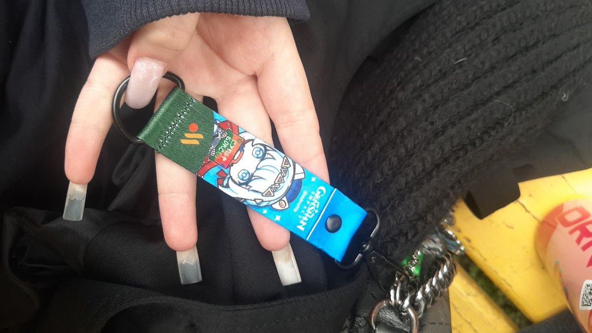 Lirikaa00's tweet photo. хотела вмех кроме инеффы✌️ https://t.co/x9za466LA7