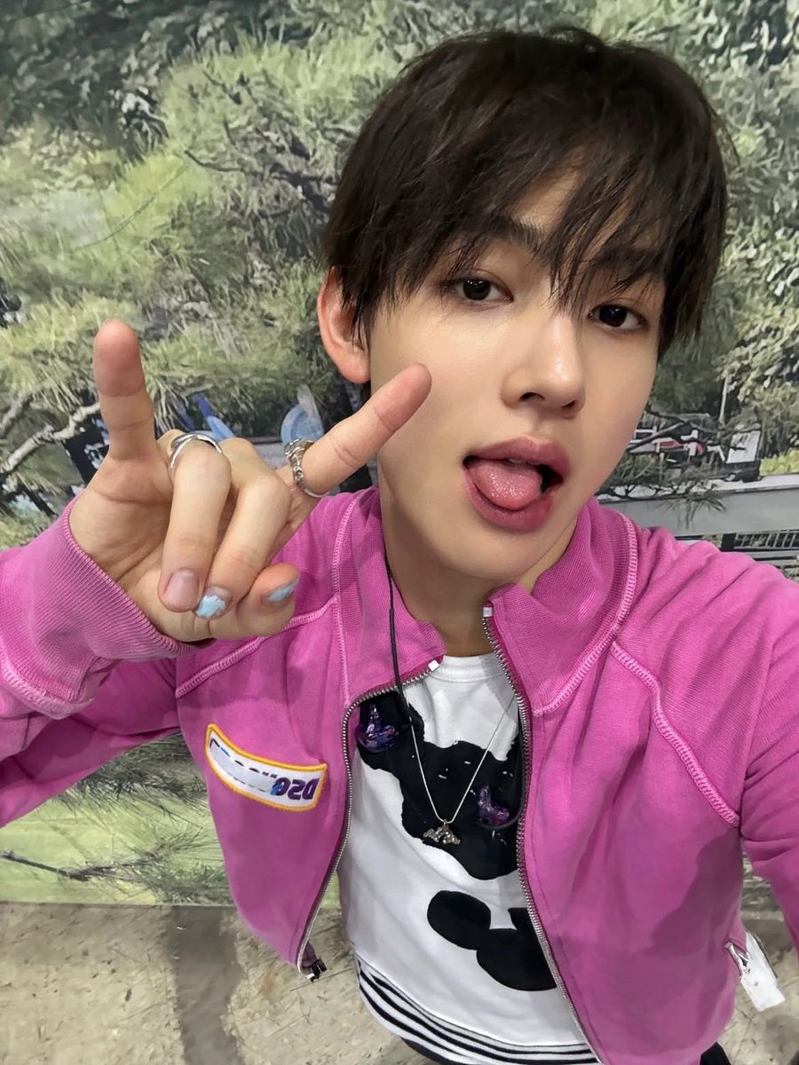 hehee05_____'s tweet photo. @Hyeonville @eomlandvnfp Meeting SEONGHYEON is the greatest fortune of our lives. Forever supporting EOMIRACLE and immortal ACEOMonTop!

SEONGHYEON REIGNS THIS CHAPTER

#SEONGHYEON1YearVoyage
#SEONGHYEON #성현 https://t.co/3OhM0JC9sg