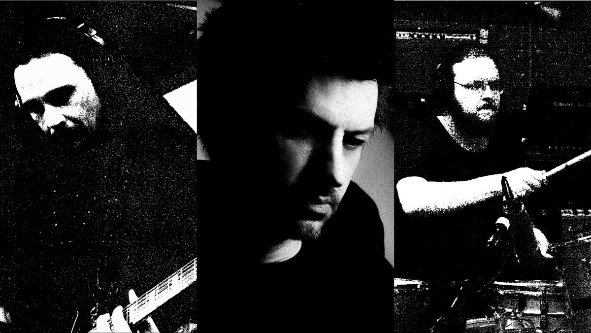 Revolvermag's tweet photo. Hear KORN's JAMES "MUNKY" SHAFFER team with artist JESSE DRAXLER on VENERA's new industrial collab "ASBESTOS" https://t.co/76pVVvjYvf https://t.co/E4oSzQ8Me8